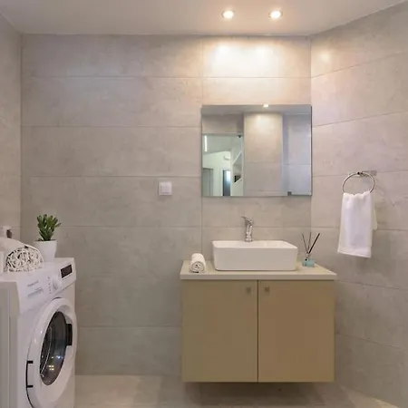 Onar Elegant Beachside