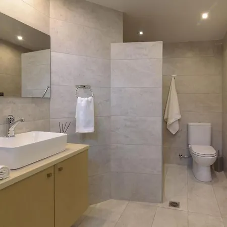 Onar Elegant Beachside